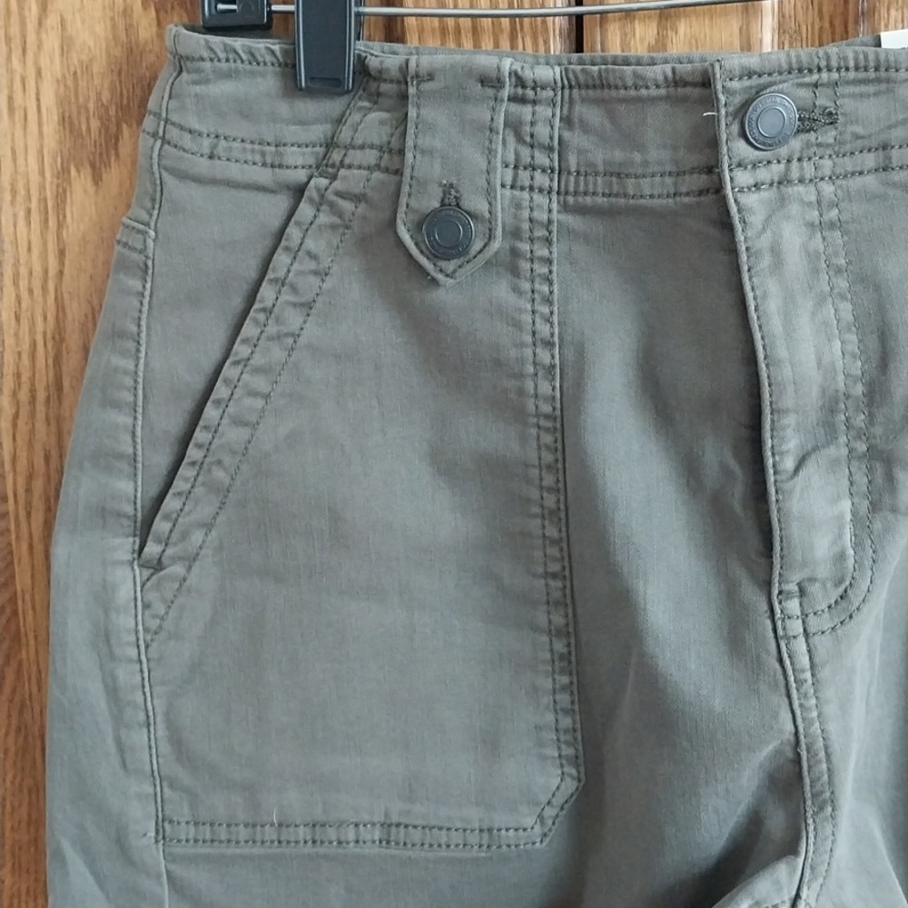 SO NWT High-Rise Utility Shorts Frayed Hem Size 13 Olive Green 2.5" Inseam - Picture 6 of 13